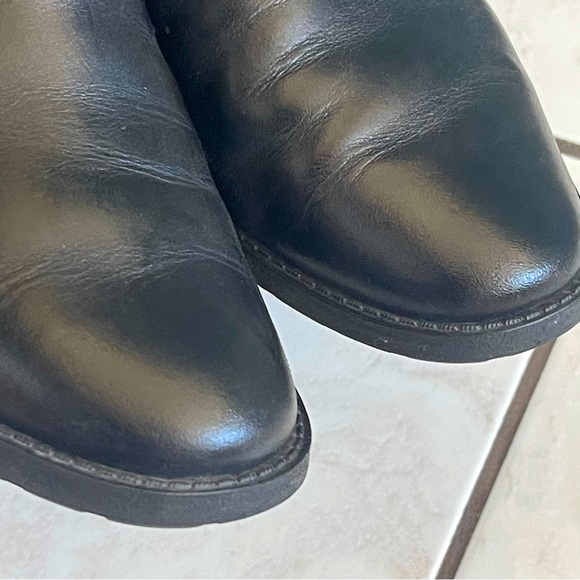 UGG Aureo Leather Ankle Booties Zipper Up Black Color Size 8.5 Narrow - Picture 4 of 16